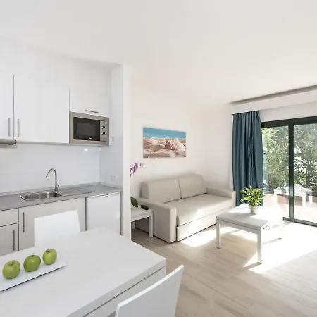 Flora Apartment